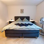 Ground Floor - Peaceful Living In The Of Apartment Zürich